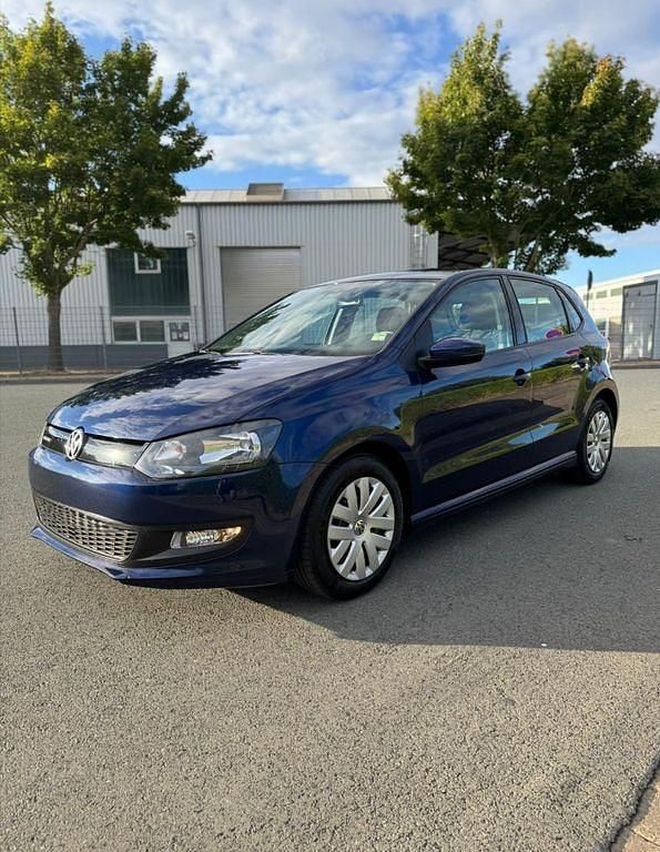 Blau Gebraucht 2013 VW Polo Sportline Limousine | 4.900 € (Fairer Preis) - Bild 1/4
