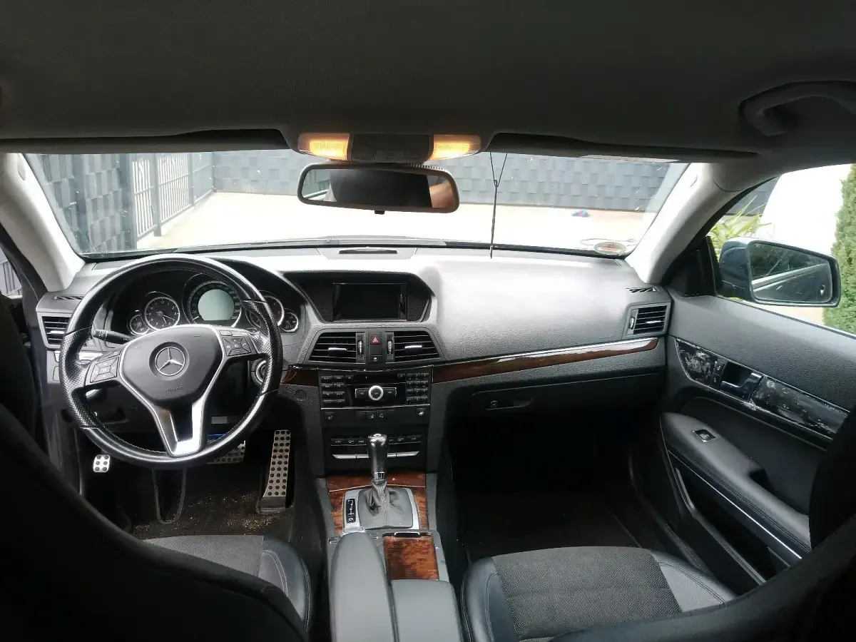 Gebraucht Mercedes E350 265 PS (194 kW) 2010 Grau Coupé