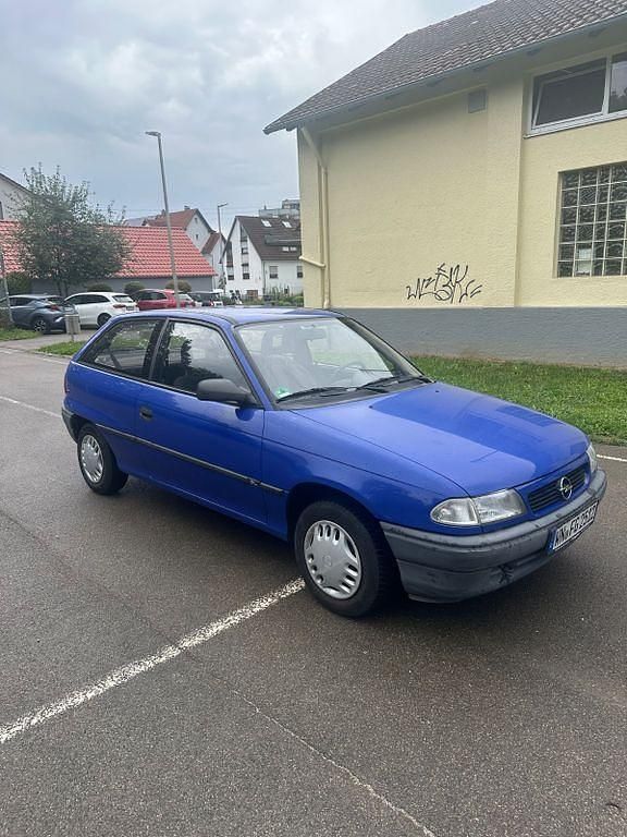 Blau Gebraucht 1996 Opel Astra Cabriolet Cabrio | 700 € (Superpreis) - Bild 1/4