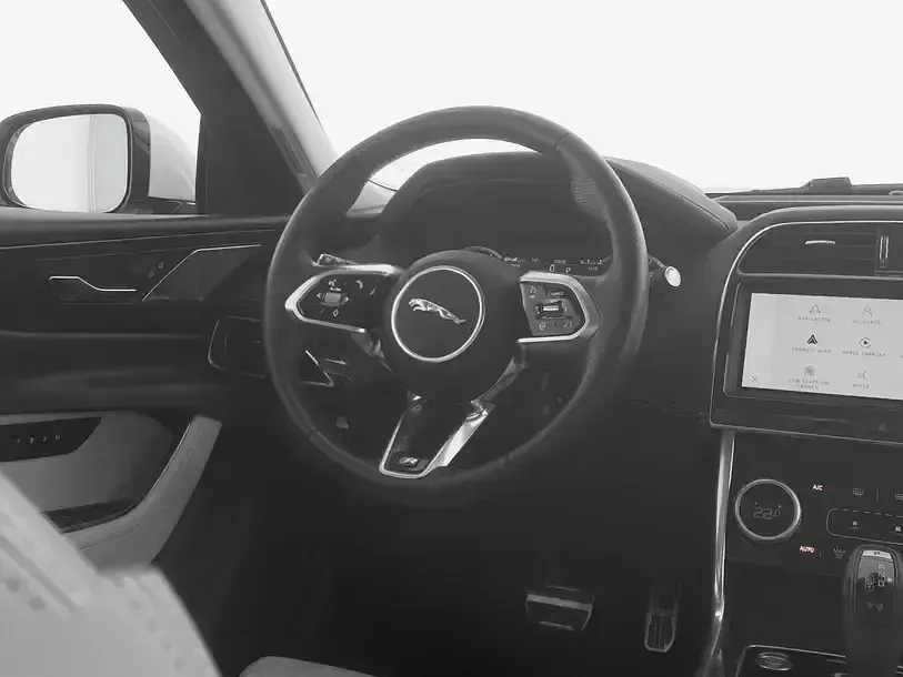 Gebraucht Jaguar XE R-Dynamic 204 PS (150 kW) 2023 Weiß Limousine