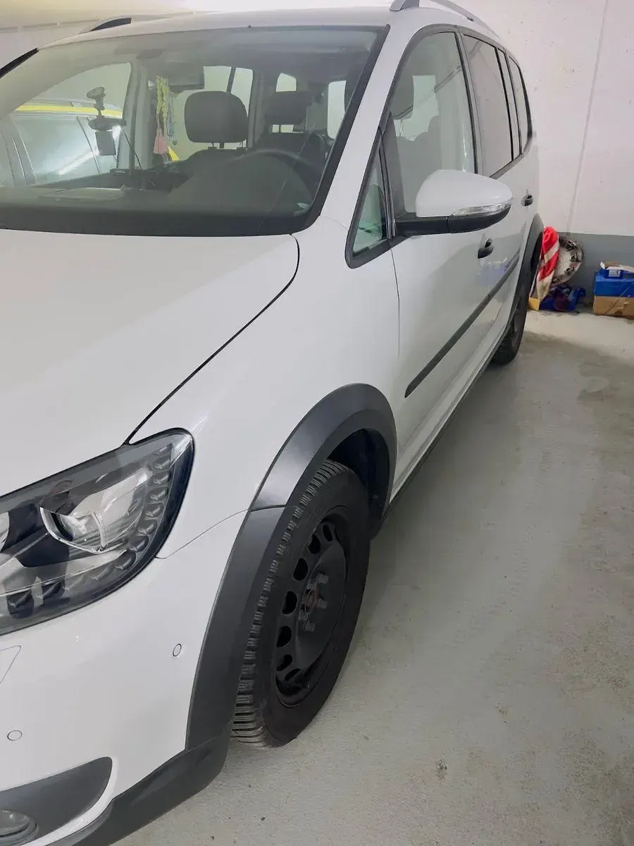 Gebraucht VW Touran Highline 170 PS (125 kW) 2015 Weiß Van / Kleinbus