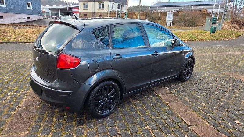 Gebraucht Seat Altea Style 125 PS (91 kW) 2009 Grau Van / Kleinbus