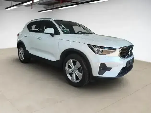 Gebraucht Volvo XC40 Core 129 PS (94 kW) 2022 Crystal white perleffekt (metallic) SUV