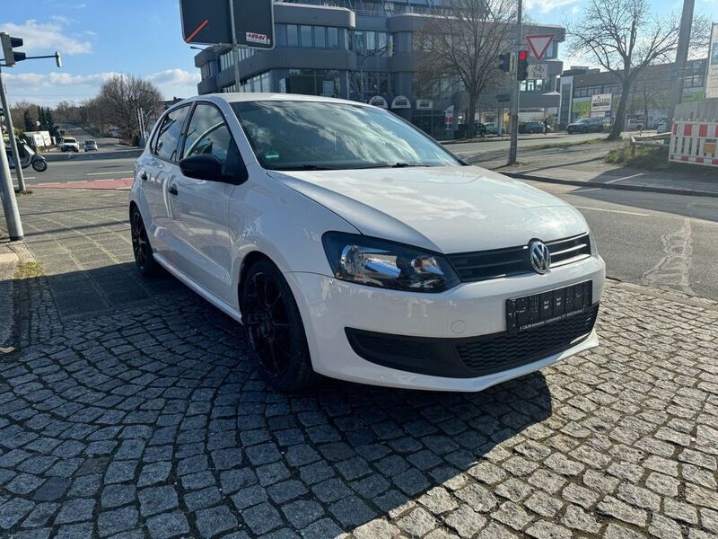 Weiß Gebraucht 2010 VW Polo Trendline Limousine | 4.999 € (Teuer) - Bild 1/4