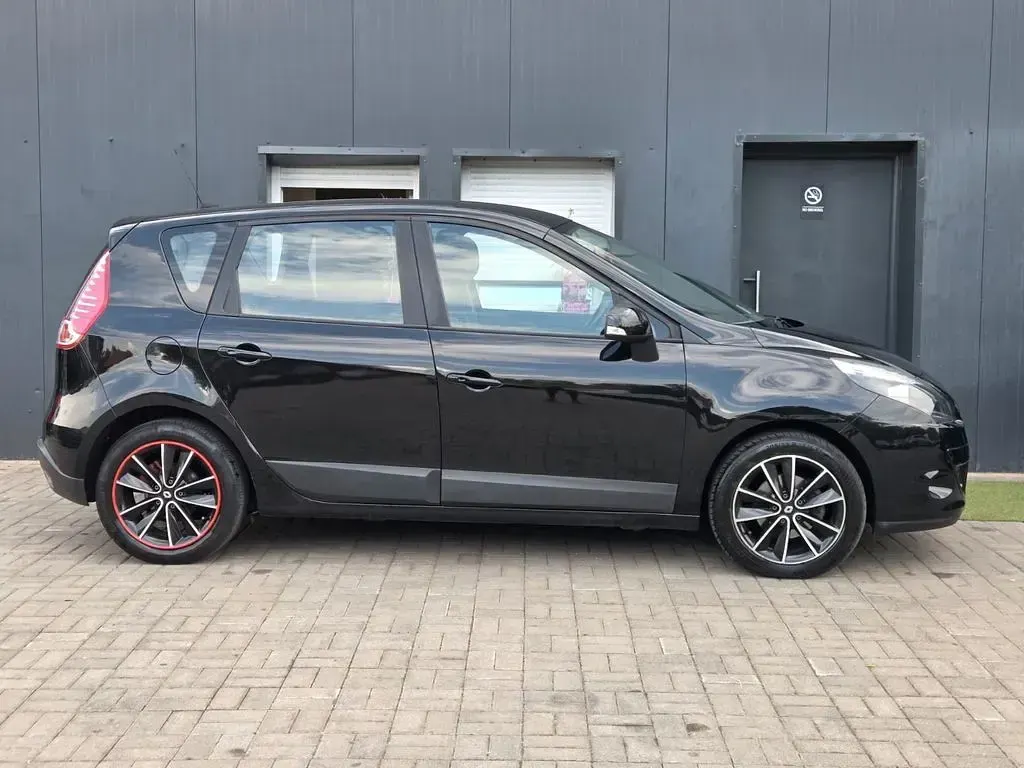 Gebraucht Renault Scénic III Dynamique 106 PS (77 kW) 2010 Schwarz Van / Kleinbus