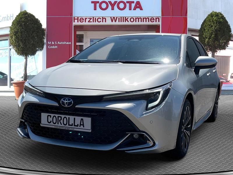 Precious silver Gebraucht 2023 Toyota Corolla Team Limousine | 29.840 € (Etwas zu teuer) - Bild 1/4