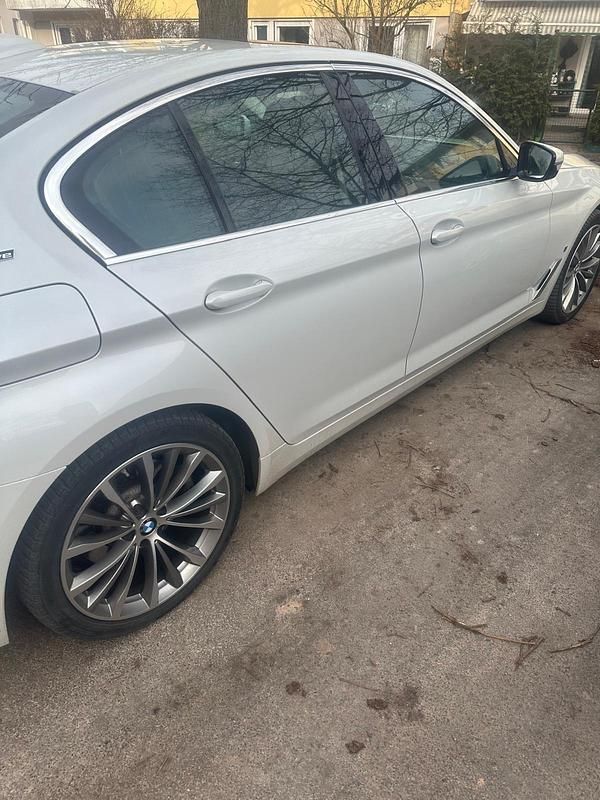 Gebraucht BMW 530e 284 PS (208 kW) 2019 Weiß Limousine