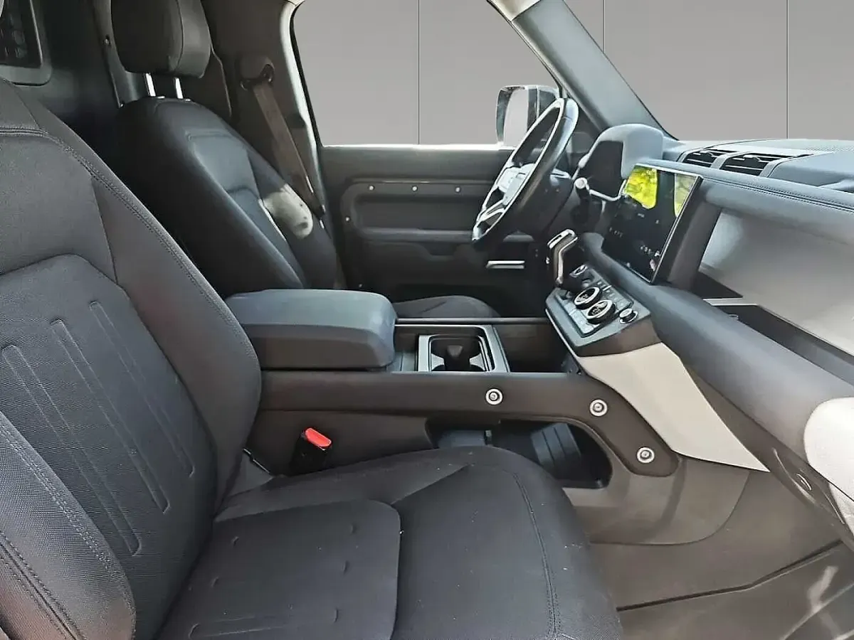 Gebraucht Land Rover Defender 252 PS (185 kW) 2021 Santorini black SUV