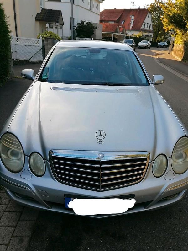 Gebraucht Mercedes E200 184 PS (135 kW) 2007 Silber Limousine