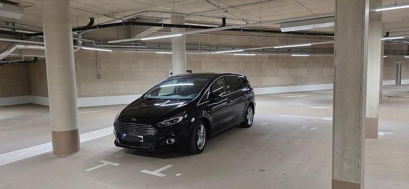 Gebraucht Ford S-MAX Titanium 180 PS (132 kW) 2017 Schwarz Van / Kleinbus