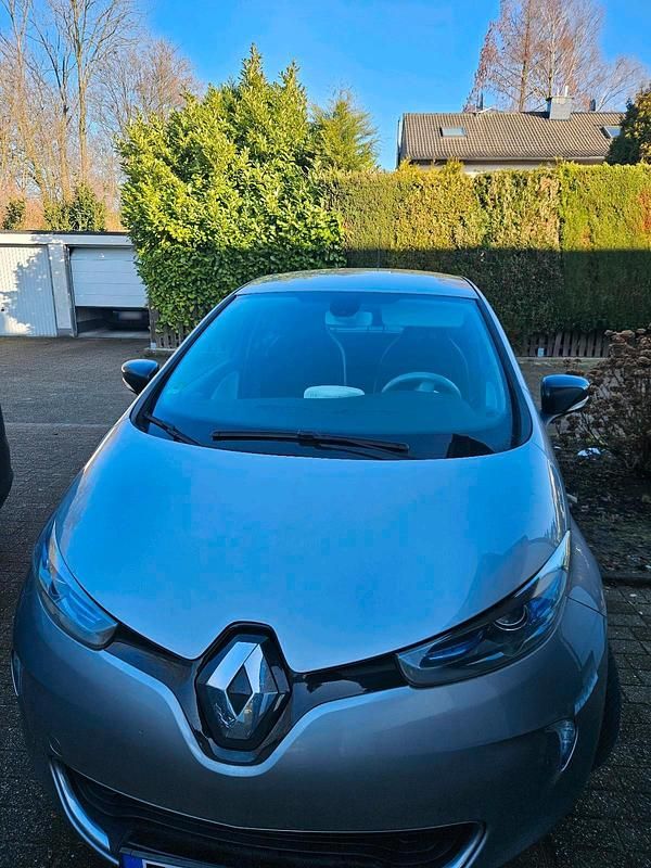 Second-hand Renault Zoe 42 kW (58 CP) 2017 Argintiu Hatchback