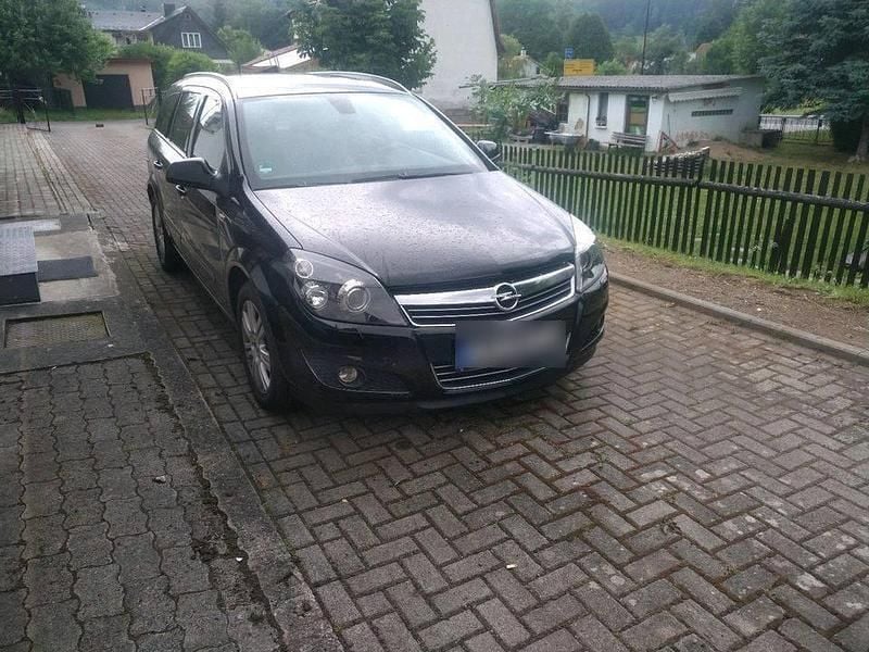 Schwarz Gebraucht 2010 Opel Astra Kombi | 2.960 € - Bild 1/4