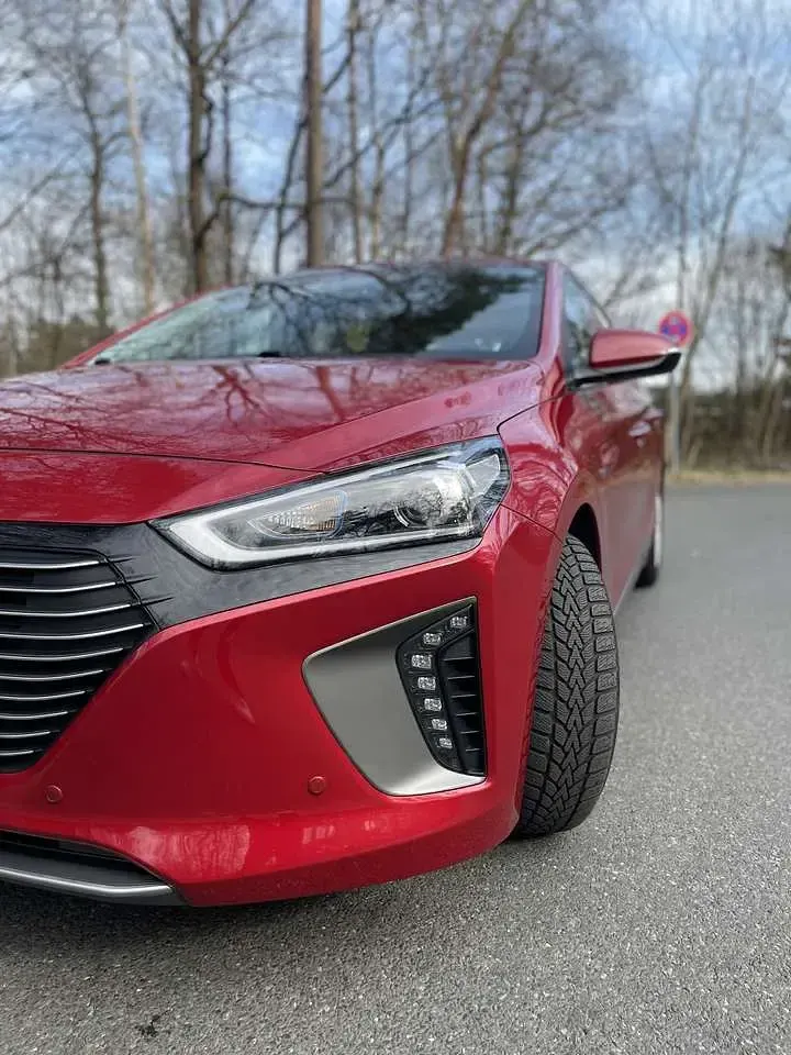 Gebraucht Hyundai Ioniq Style 141 PS (103 kW) 2018 Rot Kleinwagen