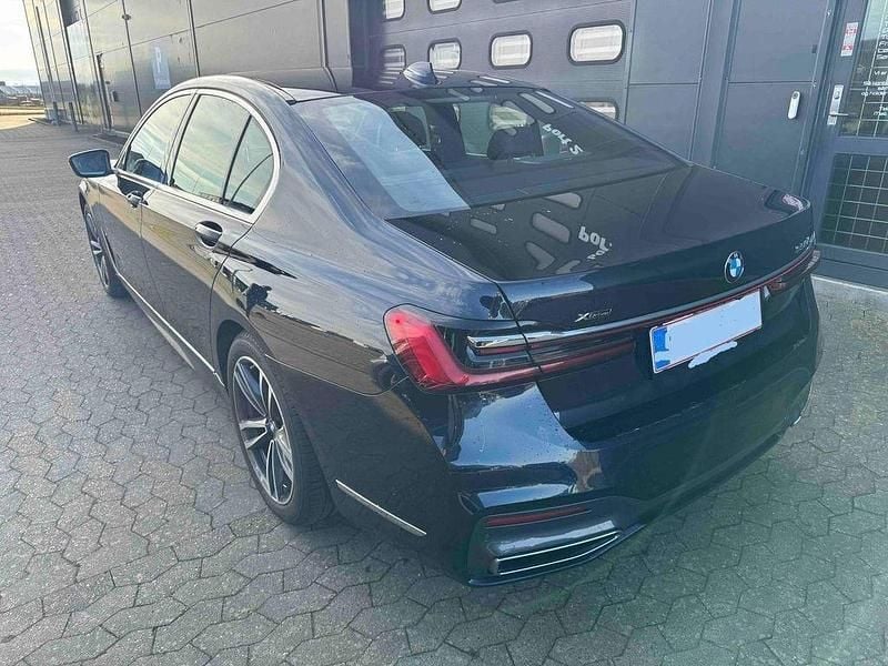 Gebraucht BMW 750 M Sport 530 PS (389 kW) 2019 Carbonschwarz metallic (metallic) Limousine