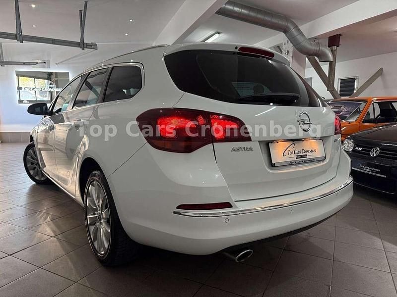 Gebraucht Opel Astra Exklusiv 165 PS (121 kW) 2014 Weiß Kombi