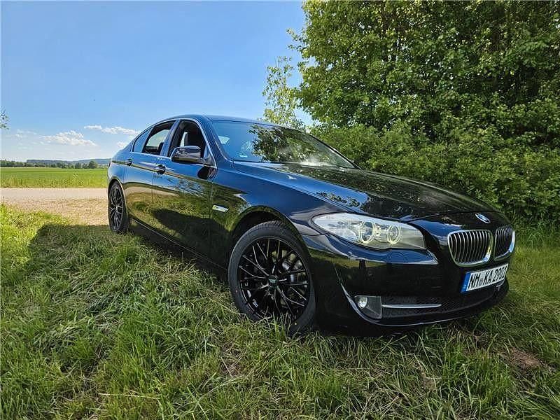 Gebraucht BMW 520 Sport Line 184 PS (135 kW) 2011 Schwarz Limousine