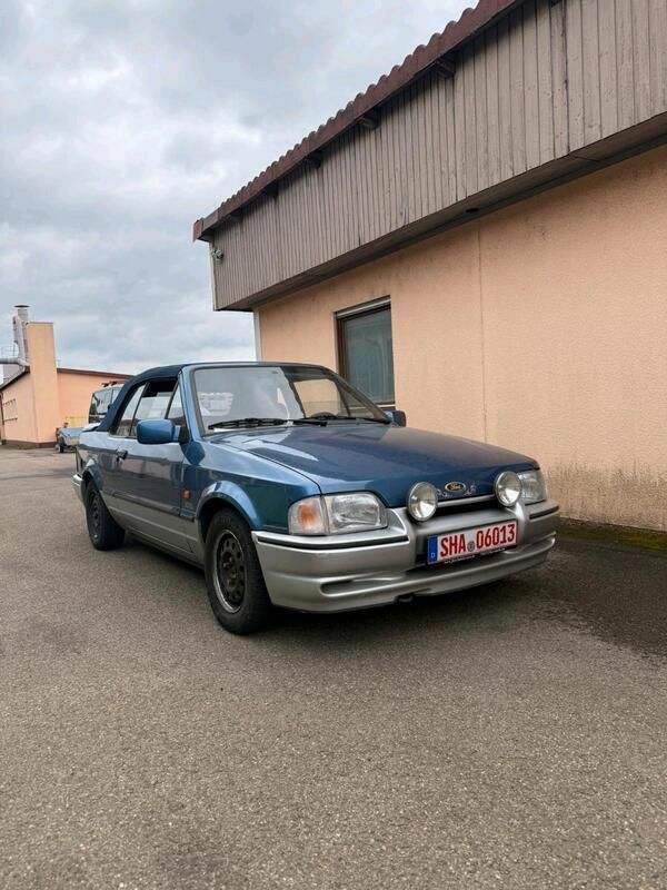 Blau Gebraucht 1990 Ford Escort Cabriolet Cabrio | 2.200 € - Bild 1/4
