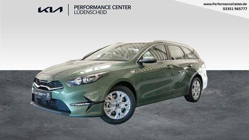 Grün Gebraucht 2025 Kia Ceed Sportswagon Comfort Kombi | 26.990 € (Fairer Preis) - Bild 1/4