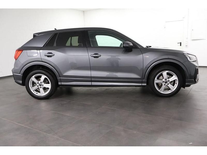 Gebraucht Audi Q2 S-Line 150 PS (110 kW) 2024 Grau SUV