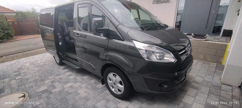 Grau Gebraucht 2017 Ford Tourneo Custom Van / Kleinbus | 27.200 € - Bild 1/4