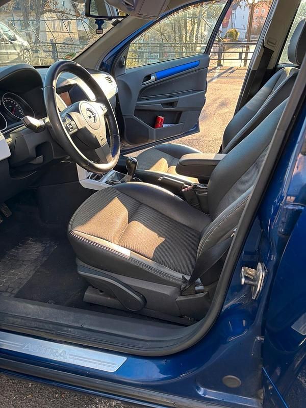 Gebraucht Opel Astra 101 PS (74 kW) 2006 Blau Kombi