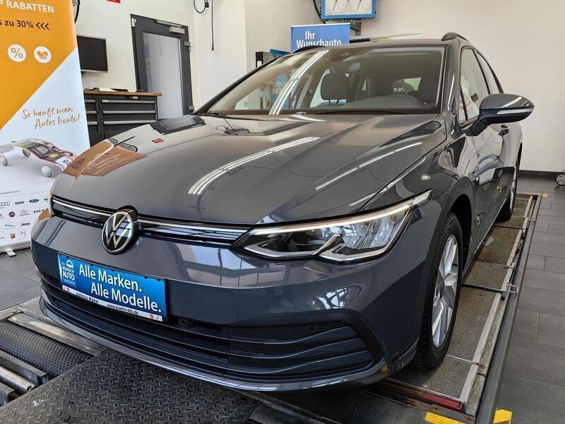 Delfingrau metallic Gebraucht 2021 VW Golf VIII Life Kombi | 20.390 € (Fairer Preis) - Bild 1/4