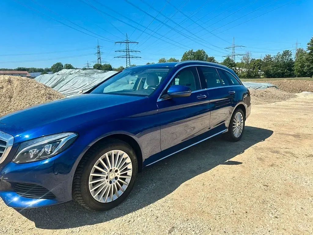 Gebraucht Mercedes C220 Avantgarde 170 PS (125 kW) 2015 Blau Limousine