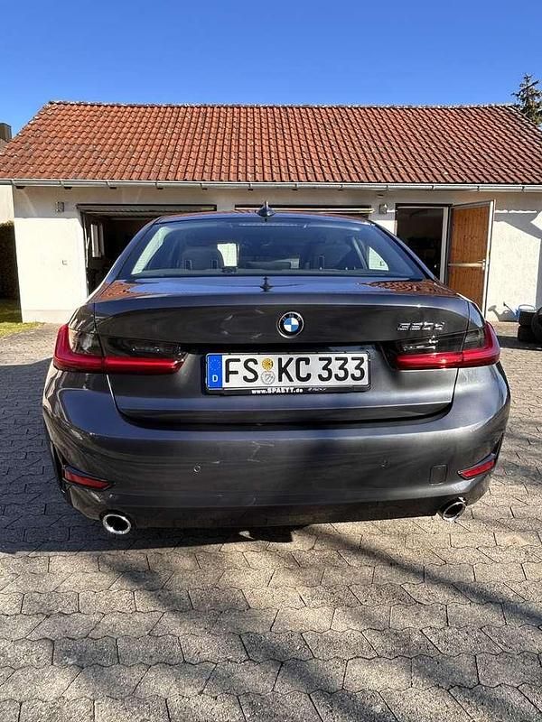 Gebraucht BMW 320 Advantage 190 PS (139 kW) 2019 Grau Limousine