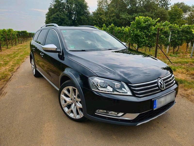 Schwarz Gebraucht 2012 VW Passat Alltrack Kombi | 11.800 € (Fairer Preis) - Bild 1/4