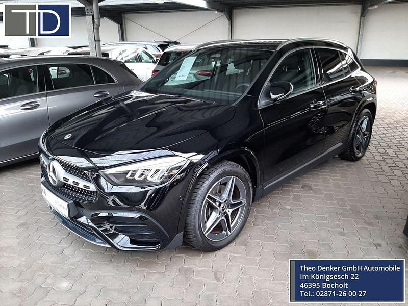 Schwarz Gebraucht 2024 Mercedes GLA200 AMG line SUV | 39.950 € (Fairer Preis) - Bild 1/4