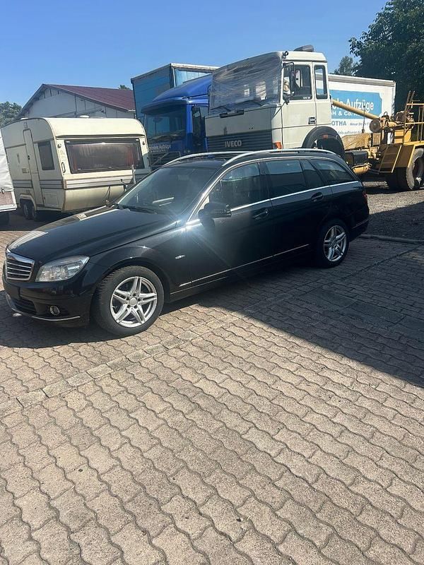 Schwarz Gebraucht 2011 Mercedes C250 Elegance Kombi | 4.760 € - Bild 1/4
