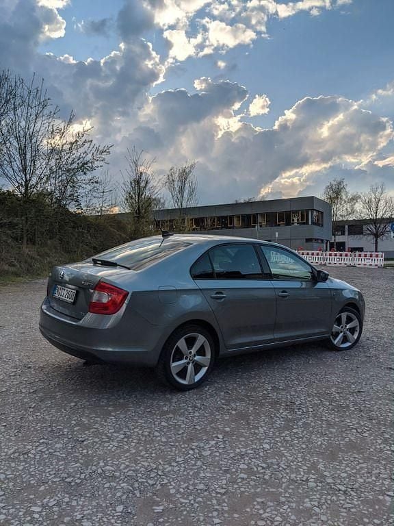 Silber Gebraucht 2013 Skoda Rapid Elegance Limousine | 4.500 € (Guter Preis) - Bild 1/4