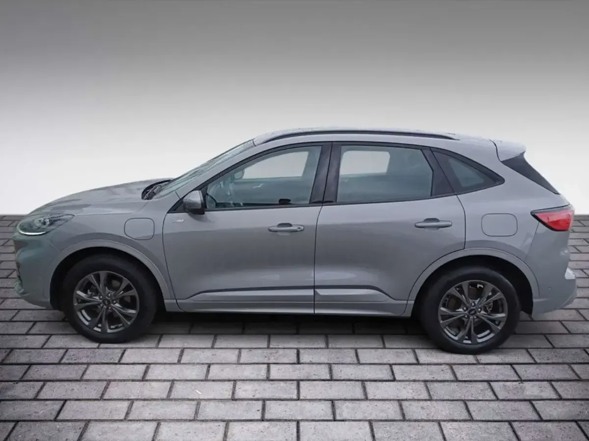 Gebraucht Ford Kuga ST-Line 224 PS (164 kW) 2022 Silber / solarsilber (metallic) SUV
