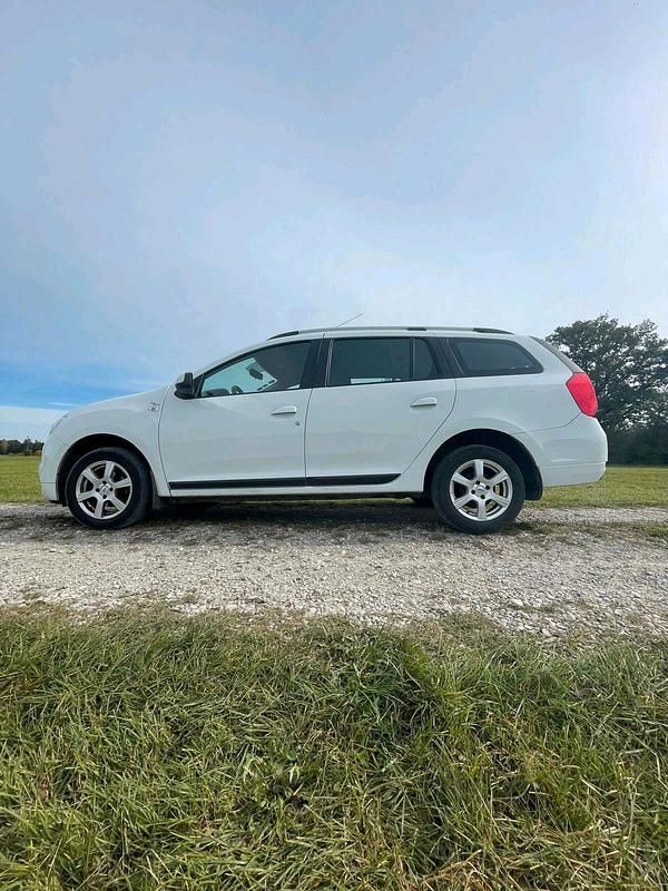 Weiß Gebraucht 2019 Dacia Logan Limousine | 8.000 € (Guter Preis) - Bild 1/4