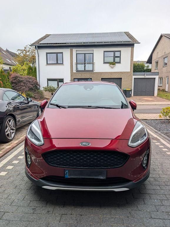 Rot Gebraucht 2019 Ford Fiesta Active Kleinwagen | 13.500 € (Guter Preis) - Bild 1/4