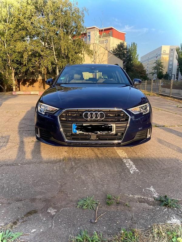 Blau Gebraucht 2018 Audi A3 S-Line Limousine | 17.500 € (Superpreis) - Bild 1/4