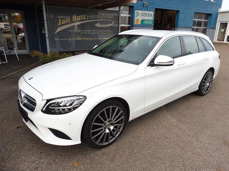 Weiß Gebraucht 2019 Mercedes C180 Avantgarde Kombi | 21.485 € (Guter Preis) - Bild 1/4