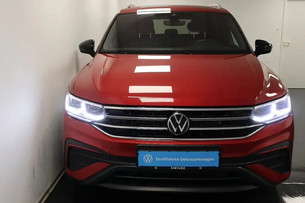 Gebraucht VW Tiguan Allspace Life 200 PS (147 kW) 2023 Kings red SUV