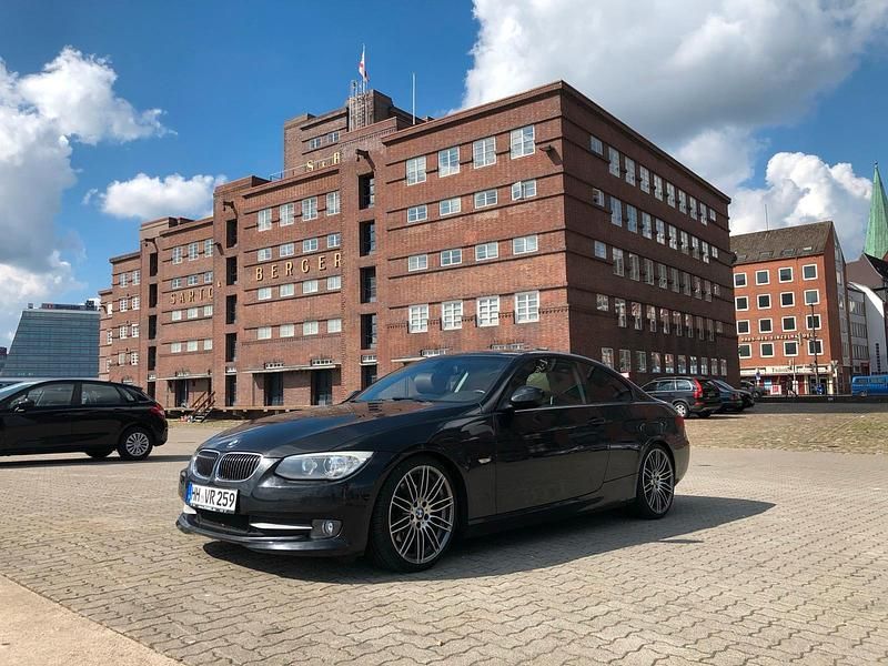 Schwarz Gebraucht 2010 BMW 325 Coupé | 9.750 € (Fairer Preis) - Bild 1/4