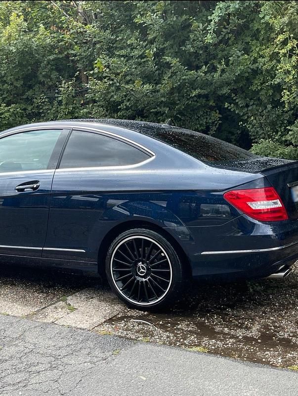 Gebraucht Mercedes C220 170 PS (125 kW) 2012 Blau Coupé