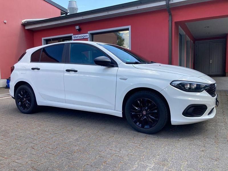 Weiß Gebraucht 2020 Fiat Tipo Street Limousine | 9.996 € (Guter Preis) - Bild 1/4