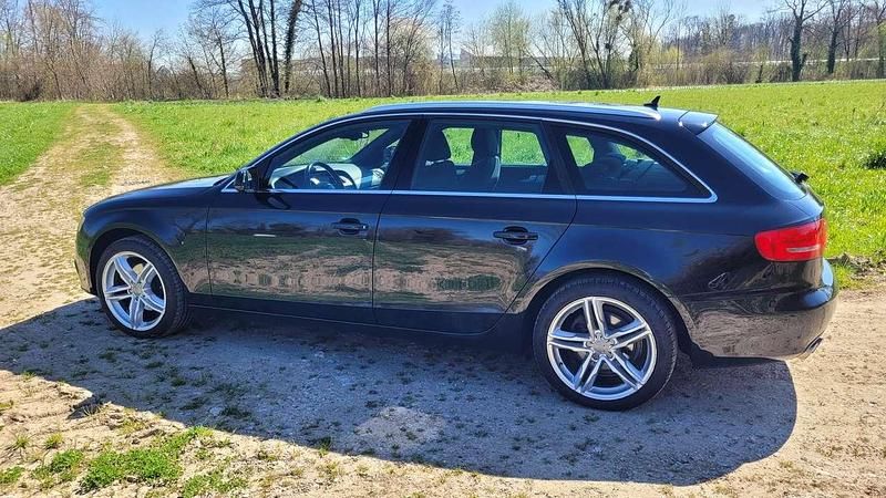 Schwarz Gebraucht 2011 Audi A4 Comfort Kombi | 6.000 € (Superpreis) - Bild 1/4