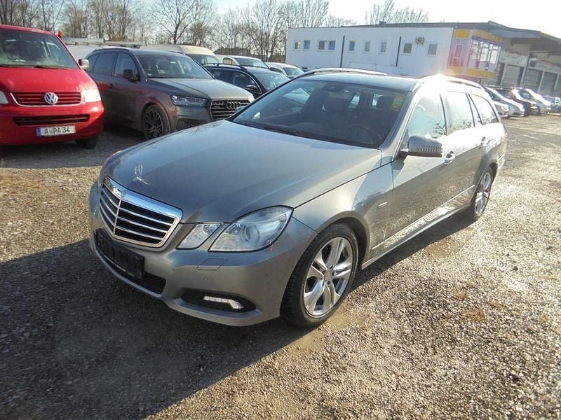 Gebraucht Mercedes E250 Avantgarde 204 PS (150 kW) 2010 Silber Kombi