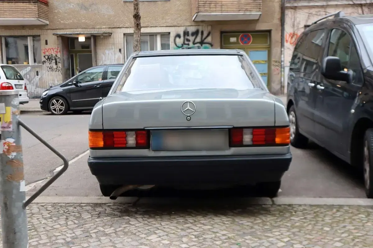 Gebraucht Mercedes 190 122 PS (89 kW) 1983 Silber Limousine