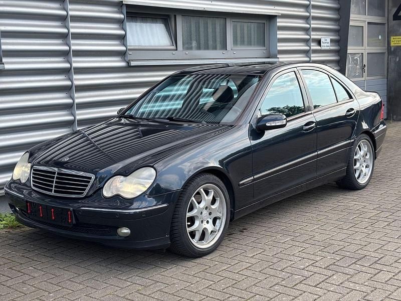 Schwarz Gebraucht 2002 Mercedes C320 Avantgarde Limousine | 4.990 € (Fairer Preis) - Bild 1/4