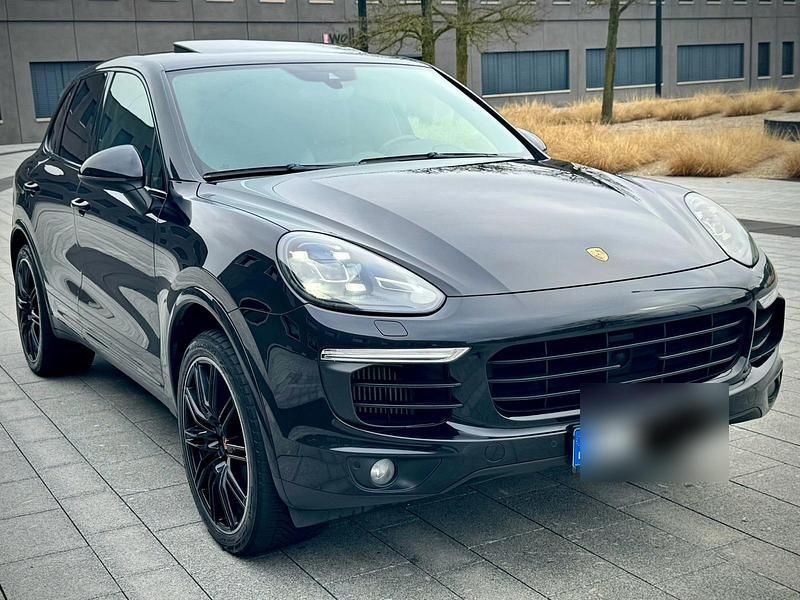 Schwarz Gebraucht 2016 Porsche Cayenne S Chrono SUV | 32.900 € - Bild 1/4