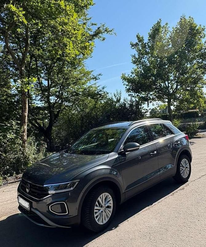 Grau Gebraucht 2023 VW T-Roc Life SUV | 23.000 € (Fairer Preis) - Bild 1/4