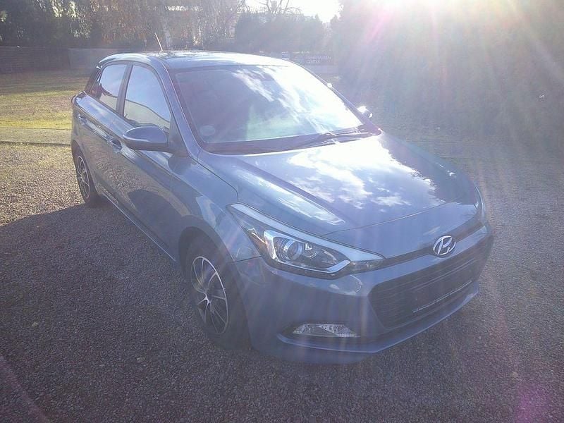 Gebraucht Hyundai i20 YES! 120 PS (88 kW) 2018 Blau Limousine