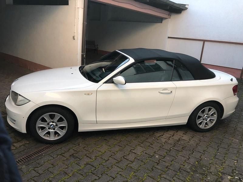 Weiß Gebraucht 2008 BMW 120 Cabriolet Cabrio | 6.800 € (Fairer Preis) - Bild 1/4