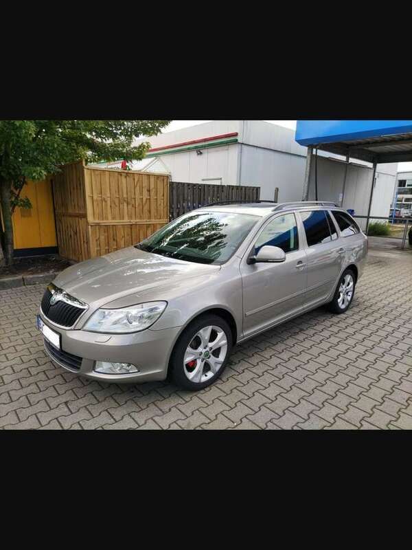 Beige Gebraucht 2012 Skoda Octavia Ambition Kombi | 3.650 € (Superpreis) - Bild 1/4